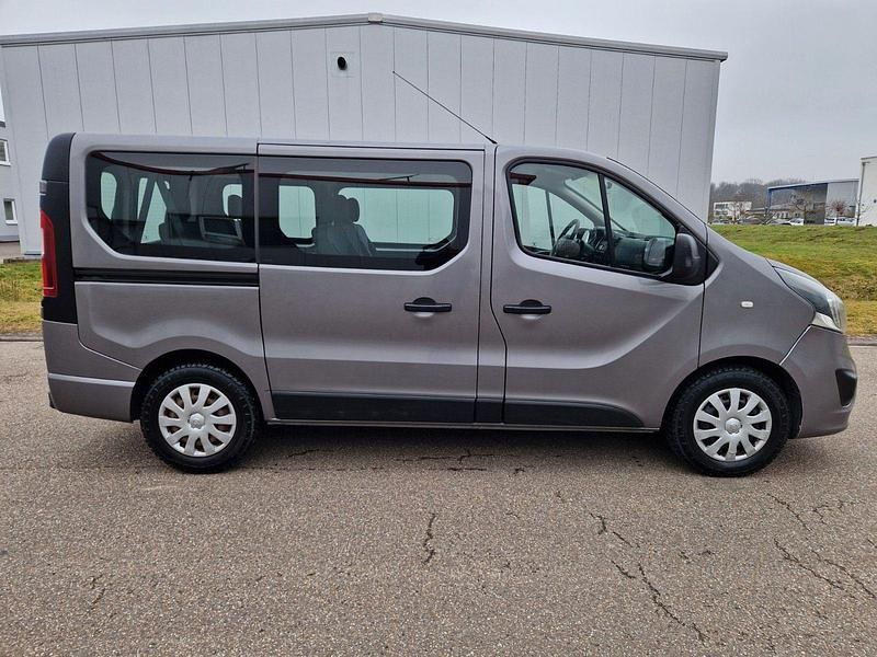Gebraucht Opel Vivaro 120 PS (88 kW) 2016 Braun Van / Kleinbus
