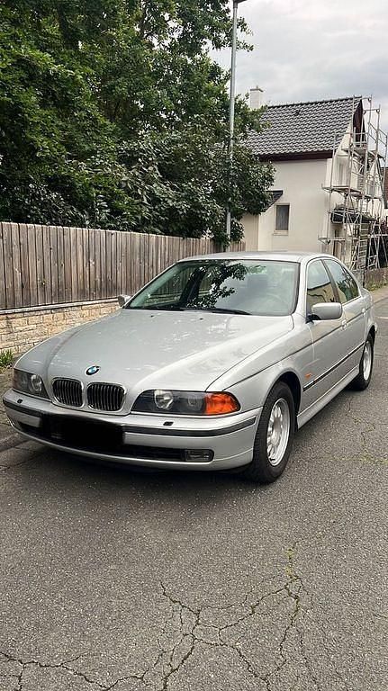 Silber Gebraucht 1999 BMW 528 Limousine | 3.450 € (Superpreis) - Bild 1/4