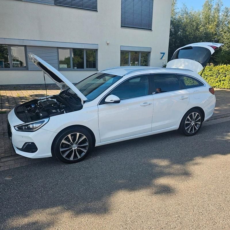 Weiß Gebraucht 2019 Hyundai i30 Premium Kombi | 17.000 € (Fairer Preis) - Bild 1/4