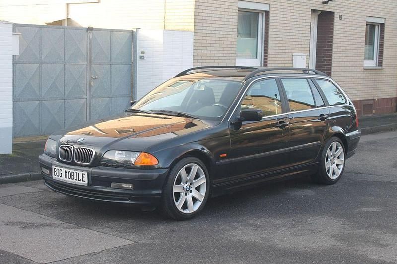 Schwarz Gebraucht 2000 BMW 320 Sport Line Kombi | 2.490 € (Fairer Preis) - Bild 1/4