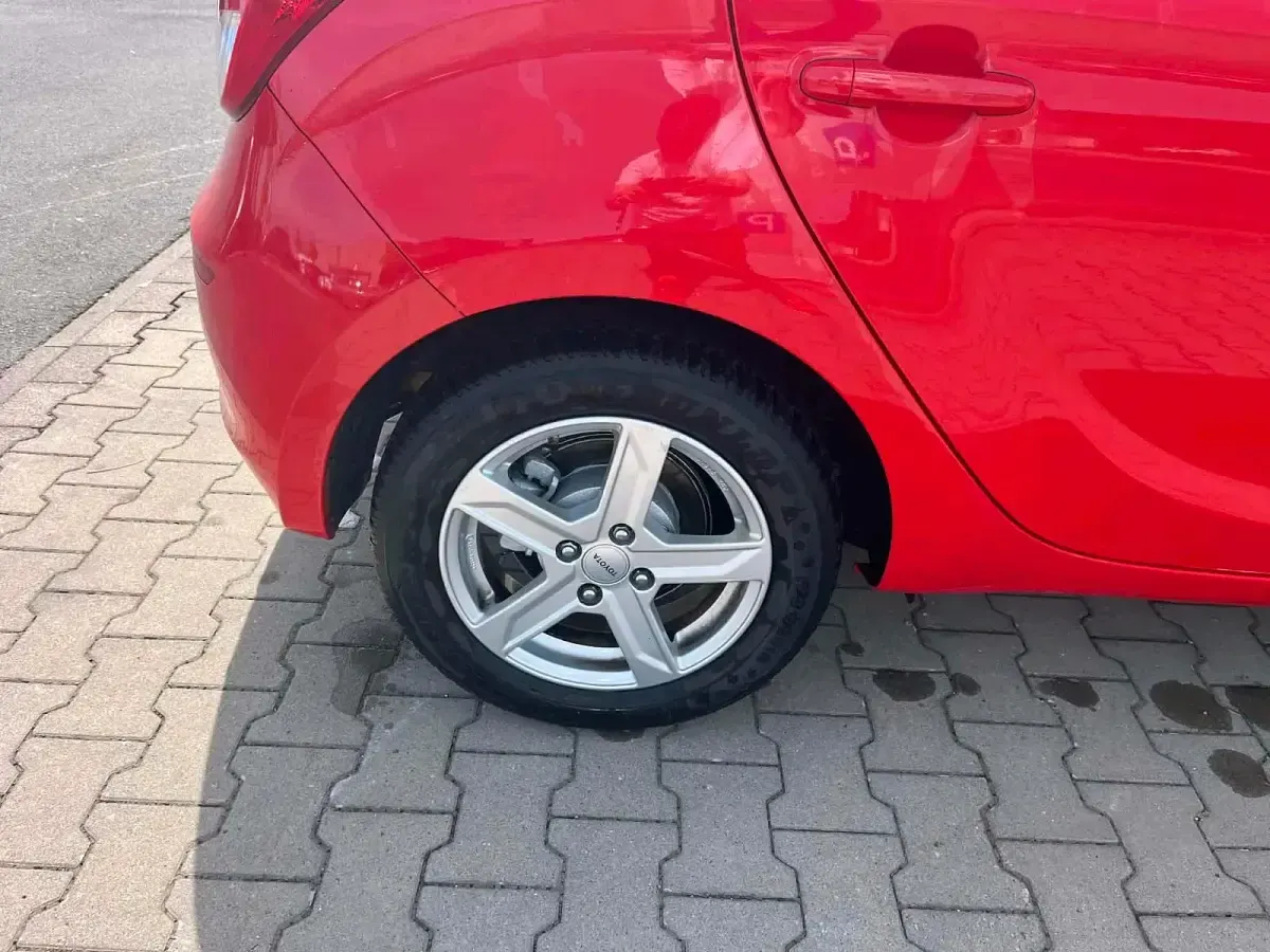 Gebraucht Hyundai i20 85 PS (62 kW) 2012 Rot Kleinwagen