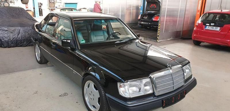 Gebraucht Mercedes 300 220 PS (161 kW) 1991 Schwarz Limousine