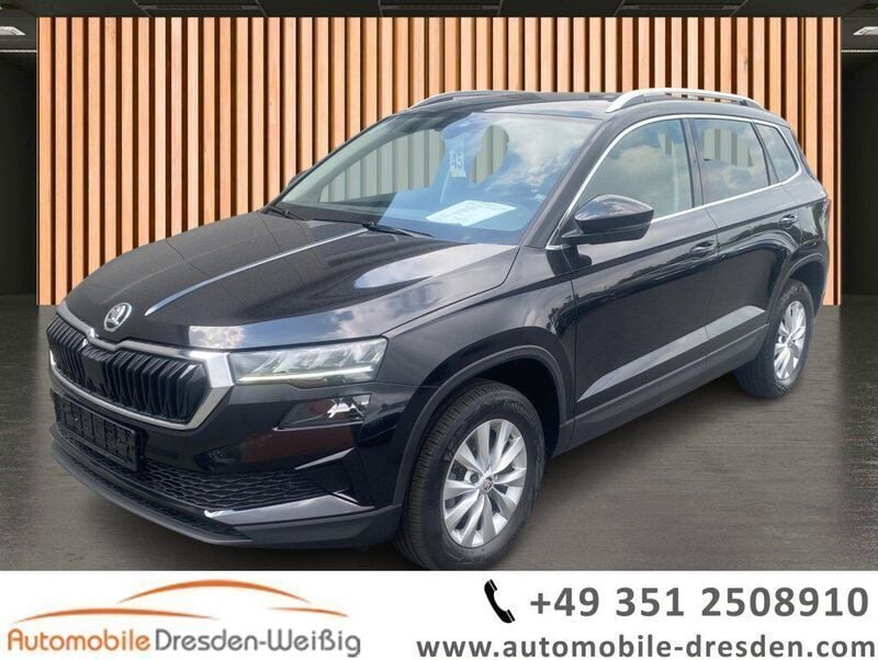 Schwarz schwarzmagic perleffekt (metallic) Gebraucht 2023 Skoda Karoq Ambition SUV | 26.350 € (Superpreis) - Bild 1/4