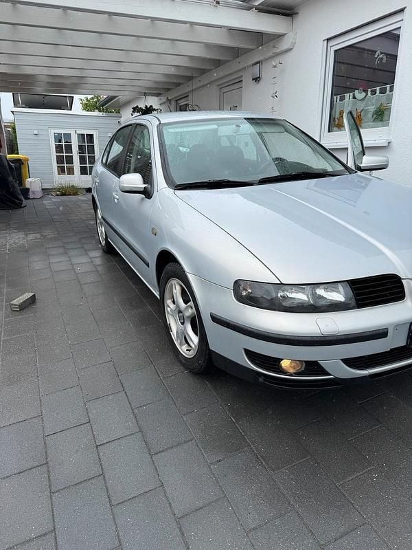 Silber Gebraucht 1999 Seat Toledo Limousine | 1.200 € (Guter Preis) - Bild 1/4