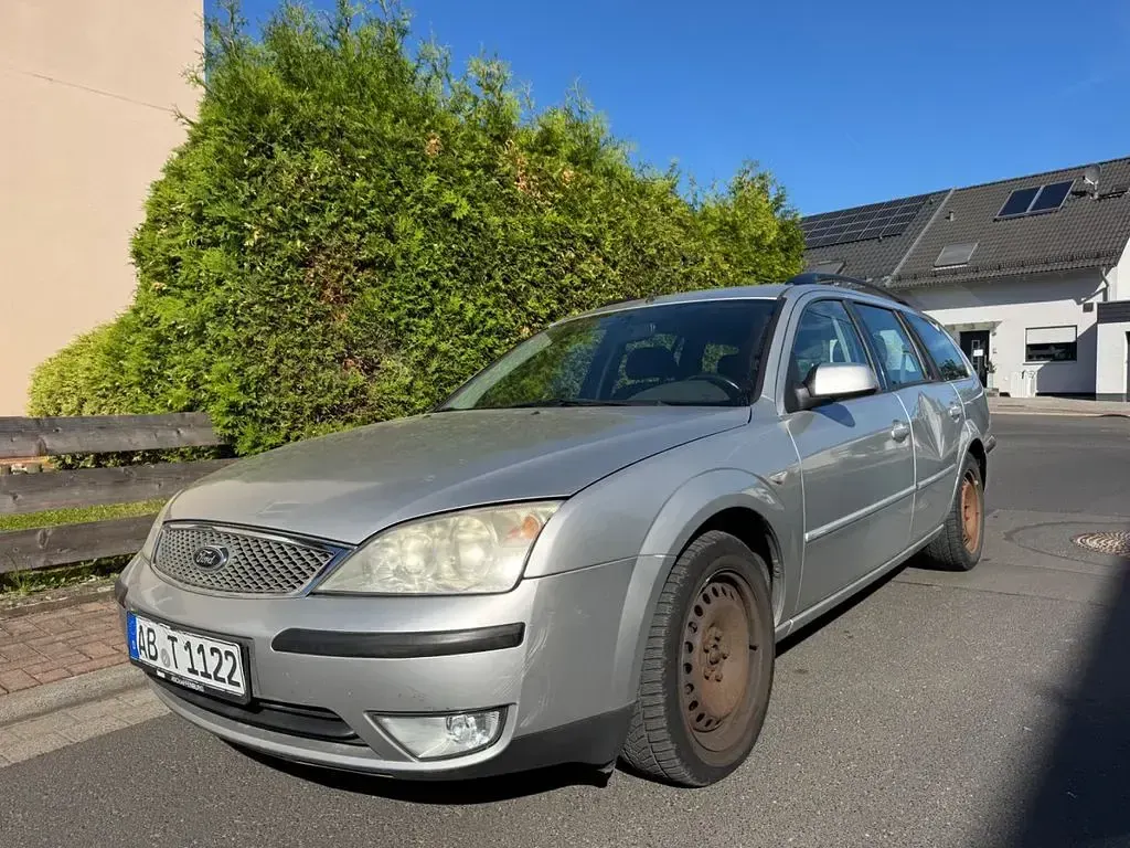 Usado Ford Mondeo 125 CV (91 kW) 2003 Plateado Berlina