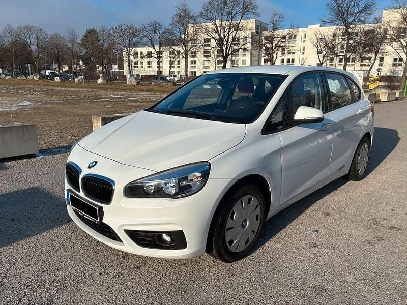 Weiß Gebraucht 2015 BMW 214 Active Tourer Van / Kleinbus | 6.900 € - Bild 1/4