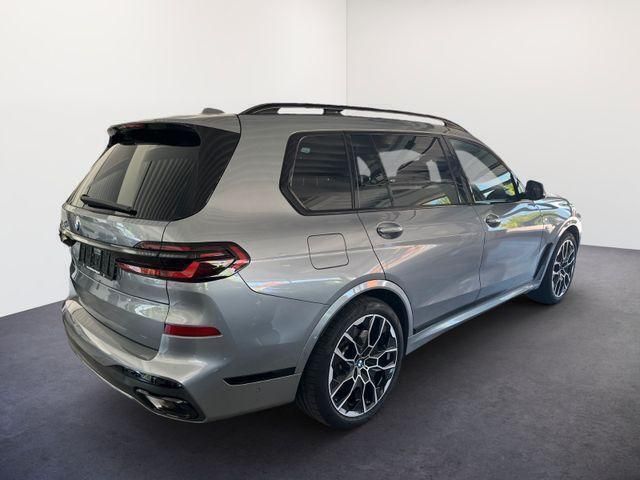 Skyscraper grau skyscraper grau Gebraucht 2024 BMW X7 M Sport SUV | 109.690 € (Fairer Preis) - Bild 1/4