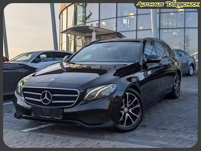 Schwarz (obsidianschwarz) Gebraucht 2017 Mercedes E220 Avantgarde Kombi | 21.990 € (Fairer Preis) - Bild 1/4