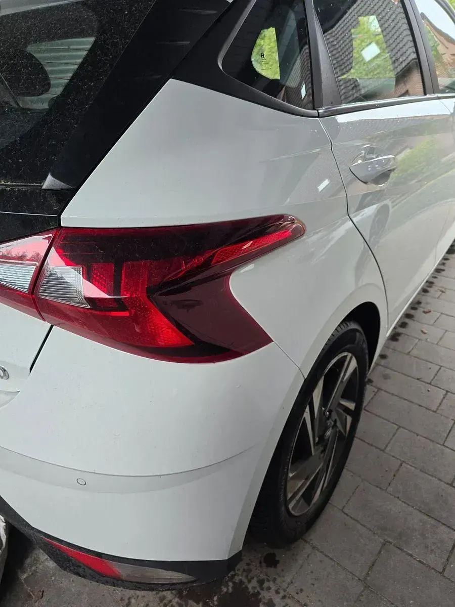 Gebraucht Hyundai i20 Intro Edition 101 PS (74 kW) 2021 Weiß Kleinwagen