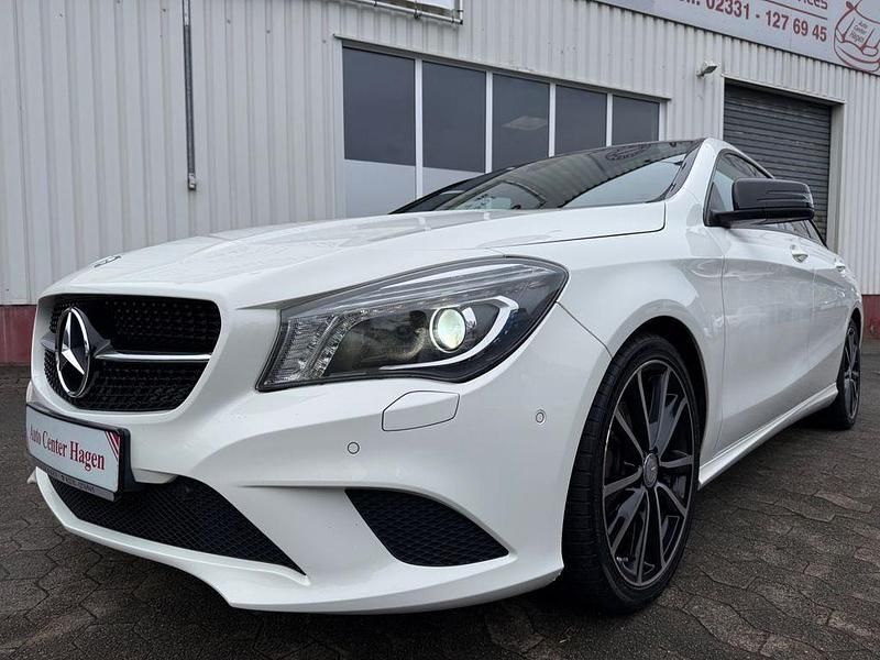 Gebraucht Mercedes CLA180 Shooting Brake AMG 122 PS (89 kW) 2015 Weiß Kombi