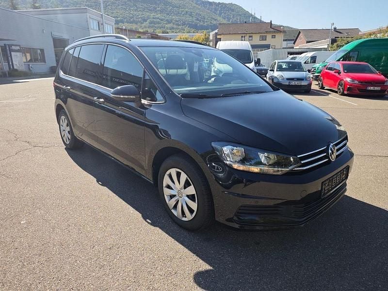 Gebraucht VW Touran Comfortline 150 PS (110 kW) 2024 Deep black perleffekt Van / Kleinbus