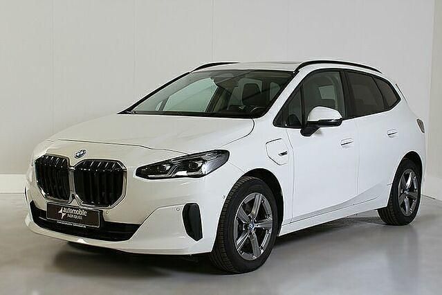 Gebraucht BMW 230e Active Tourer 326 PS (239 kW) 2022 Weiß Van / Kleinbus