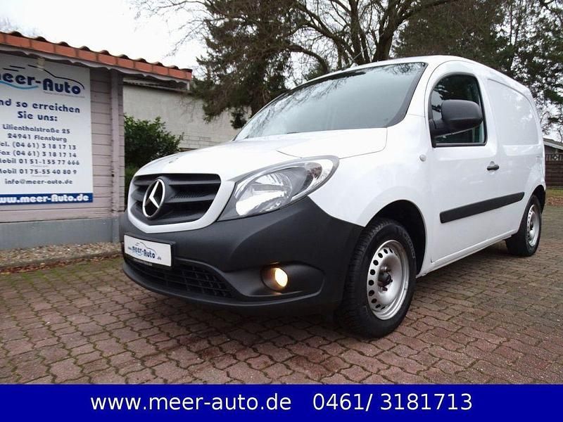 Weiß Gebraucht 2020 Mercedes Citan 108 Van / Kleinbus | 11.900 € (Fairer Preis) - Bild 1/4