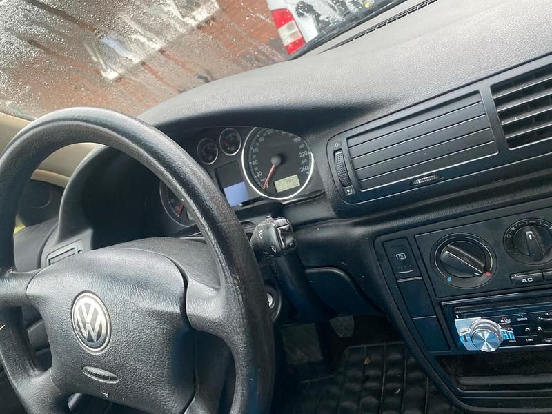 Gebraucht VW Passat 104 PS (76 kW) 2001 Silber Limousine