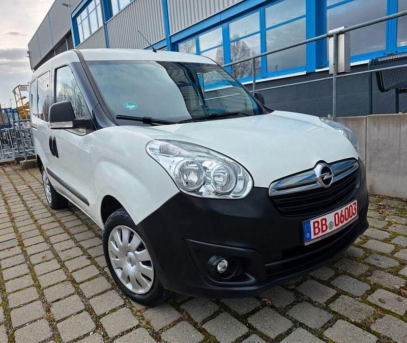 Weiß Gebraucht 2018 Opel Combo Van / Kleinbus | 7.700 € (Superpreis) - Bild 1/4