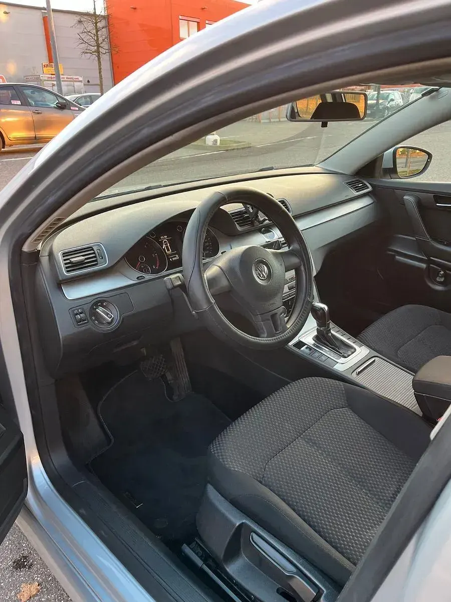 Gebraucht VW Passat Comfortline 140 PS (102 kW) 2013 Grau Limousine