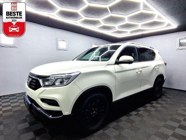 Weiß Gebraucht 2018 Ssangyong Rexton Crystal SUV | 23.780 € (Fairer Preis) - Bild 1/4