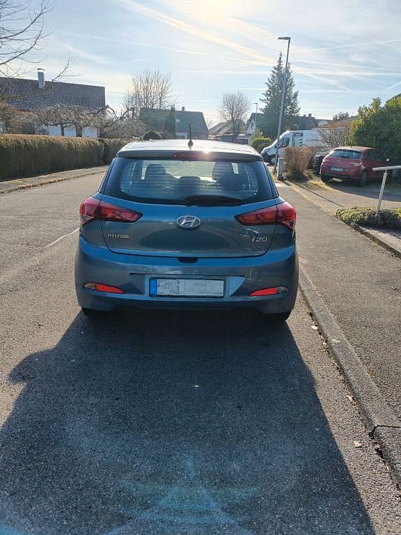Blau Gebraucht 2018 Hyundai i20 GO! Kleinwagen | 7.400 € (Fairer Preis) - Bild 1/4