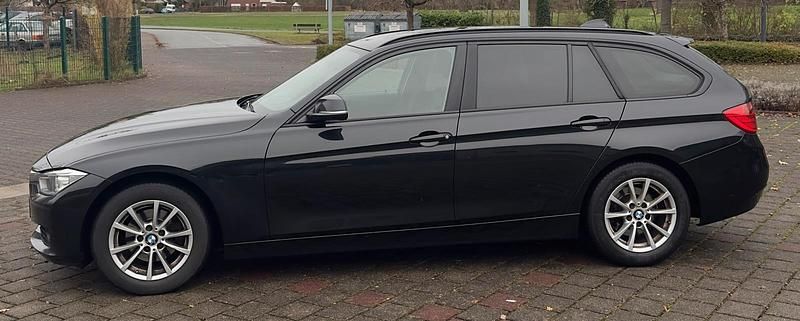 Gebraucht BMW 318 143 PS (105 kW) 2010 Schwarz Kombi