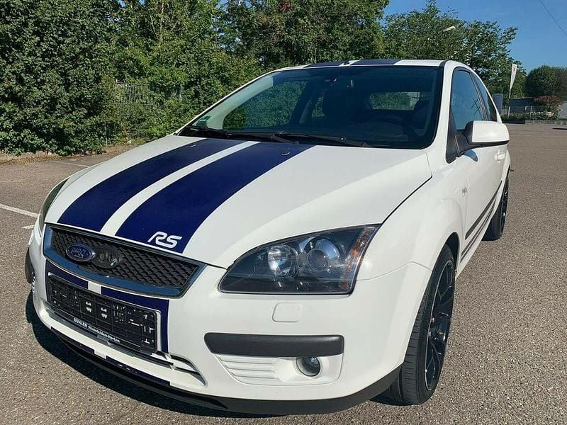 Weiß Gebraucht 2006 Ford Focus Sport Limousine | 2.499 € (Guter Preis) - Bild 1/4