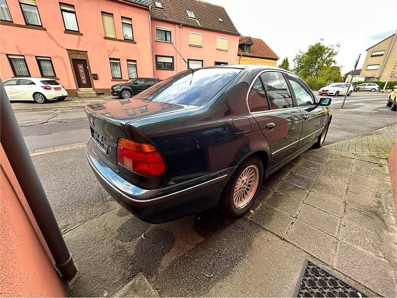 Grün Gebraucht 1998 BMW 520 Limousine | 1.500 € (Fairer Preis) - Bild 1/4