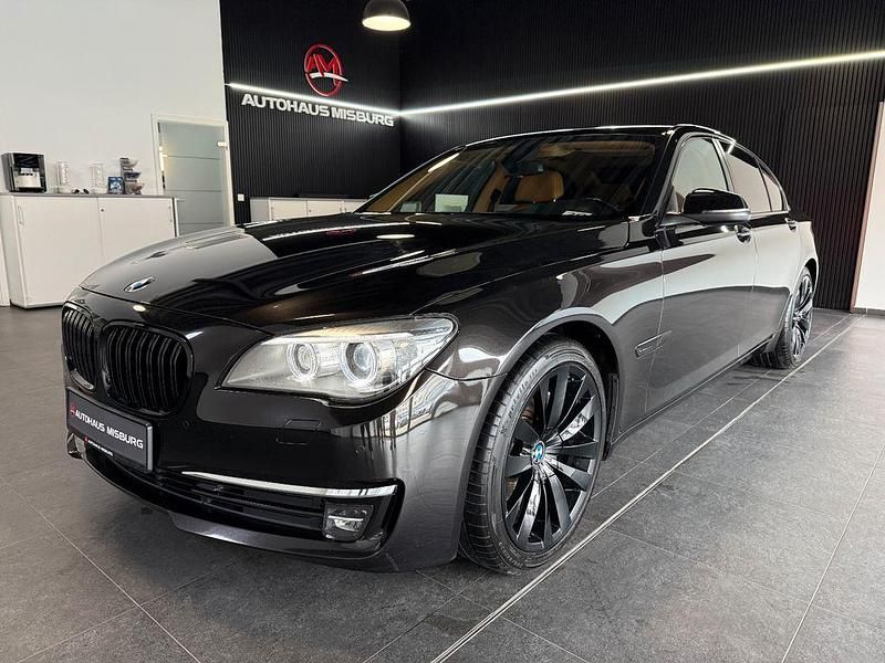 Schwarz Gebraucht 2015 BMW 730 Performance Limousine | 26.990 € (Fairer Preis) - Bild 1/4