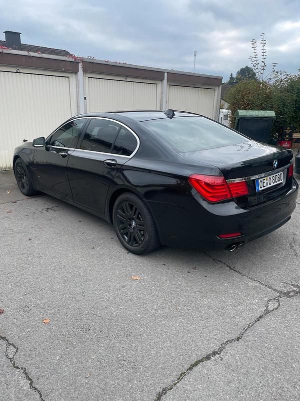 Schwarz Gebraucht 2012 BMW 730 Limousine | 12.500 € (Guter Preis) - Bild 1/4