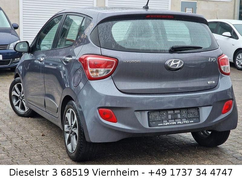 Gebraucht Hyundai i10 Style 87 PS (63 kW) 2014 Grau Kleinwagen