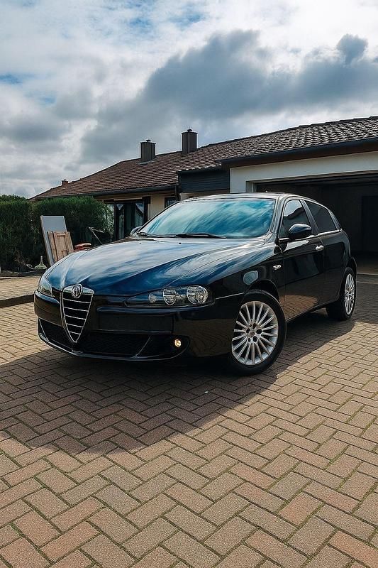 Schwarz Gebraucht 2008 Alfa Romeo 147 Kleinwagen | 3.990 € - Bild 1/4