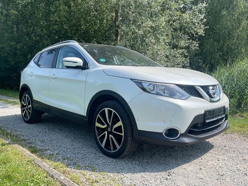 Weiß Gebraucht 2015 Nissan Qashqai Tekna SUV | 8.390 € (Superpreis) - Bild 1/4