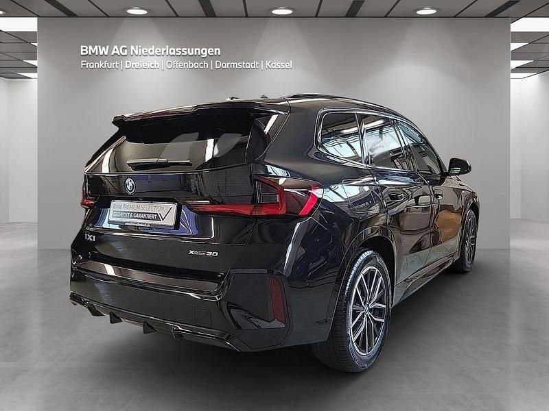 Gebraucht BMW iX1 M Sport 200 kW (272 PS) 2023 Schwarz SUV
