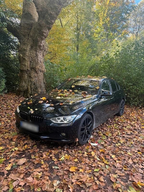 Second-hand BMW 318 143 CP (105 kW) 2013 Negru Berlinǎ