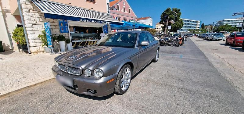 Gebraucht Jaguar XJ 298 PS (219 kW) 2010 Grau Limousine