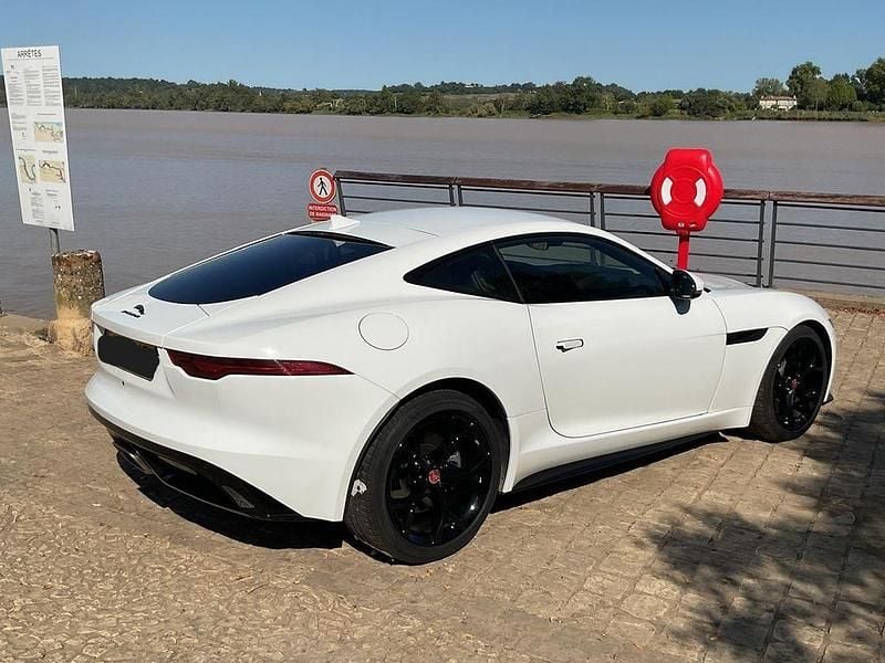 Gebraucht Jaguar F-Type R-Dynamic 300 PS (220 kW) 2020 Weiß Coupé