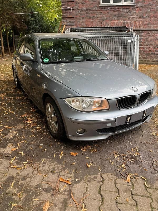 Grau Gebraucht 2005 BMW 120 Kleinwagen | 2.500 € (Guter Preis) - Bild 1/4