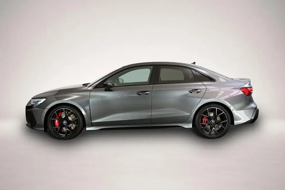 Gebraucht Audi RS3 Ambiente 400 PS (294 kW) 2026 Manufacturer Limousine