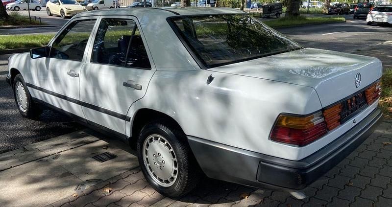 Gebraucht Mercedes 200 72 PS (52 kW) 1987 Weiß Limousine