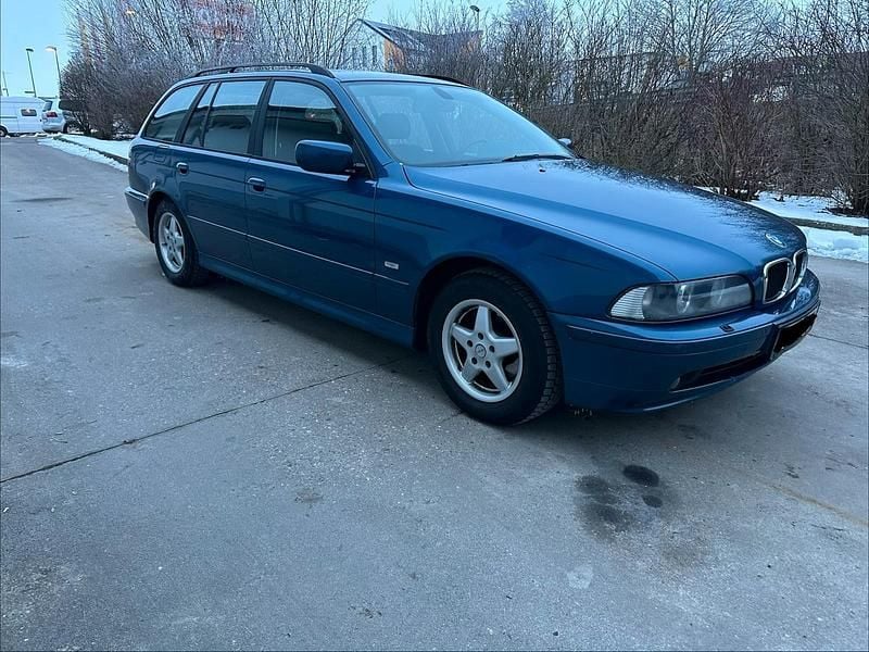 Blau Gebraucht 2002 BMW 525 Shadowline Kombi | 4.500 € (Superpreis) - Bild 1/4