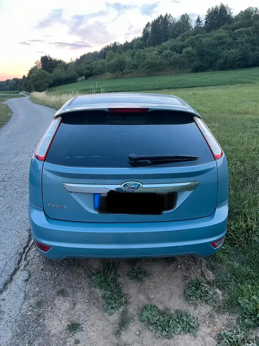 Gebraucht Ford Focus Titanium 101 PS (74 kW) 2008 Grau Kleinwagen