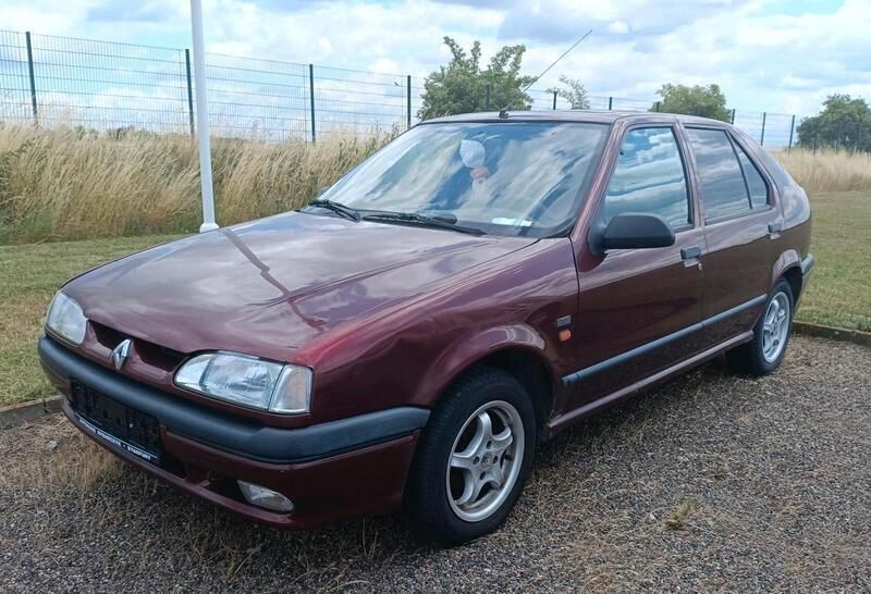 Rot Gebraucht 1994 Renault R9 Limousine | 1.290 € - Bild 1/4