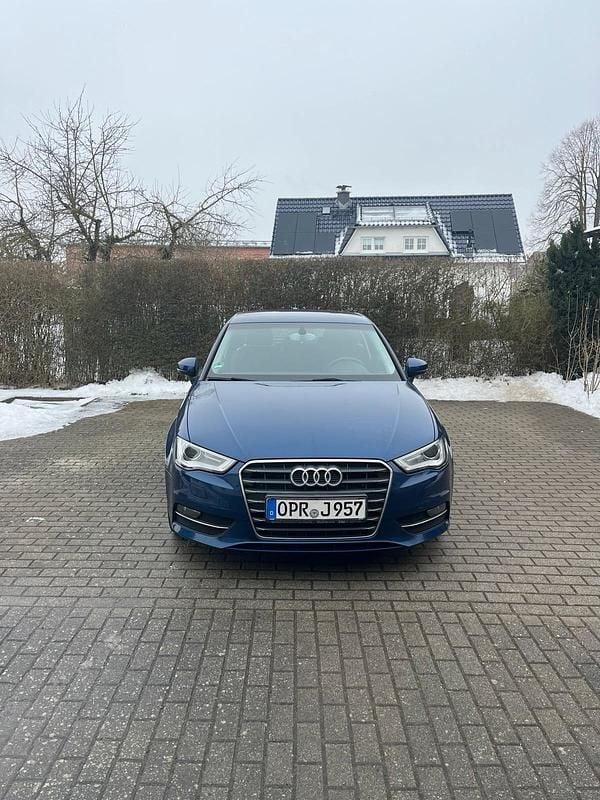 Blau Gebraucht 2013 Audi A3 Ambition Kleinwagen | 9.980 € (Fairer Preis) - Bild 1/4
