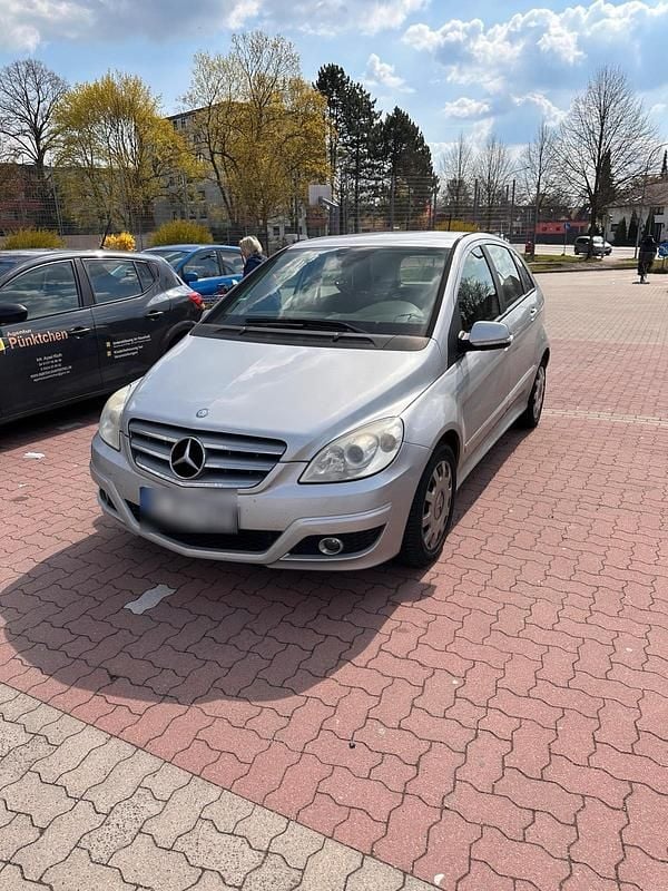 Gebraucht Mercedes B180 109 PS (80 kW) 2009 Silber Van / Kleinbus