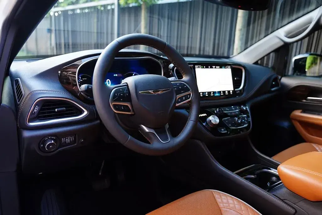 Używany Chrysler Pacifica 359 KM (264 kW) 2023 Biały SUV