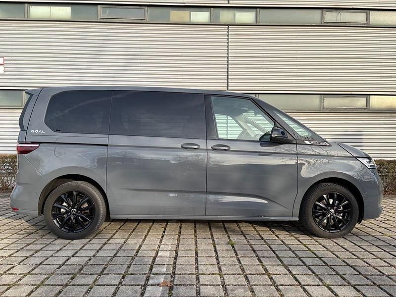 Gebraucht VW Multivan Goal 150 PS (110 kW) 2025 Grau Van