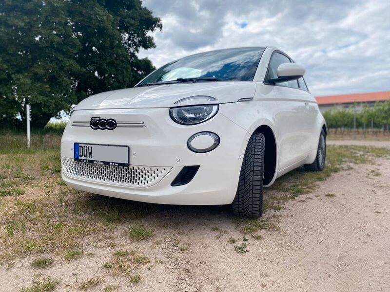 Weiß Gebraucht 2021 Fiat 500e Icon Limousine | 14.999 € (Superpreis) - Bild 1/4