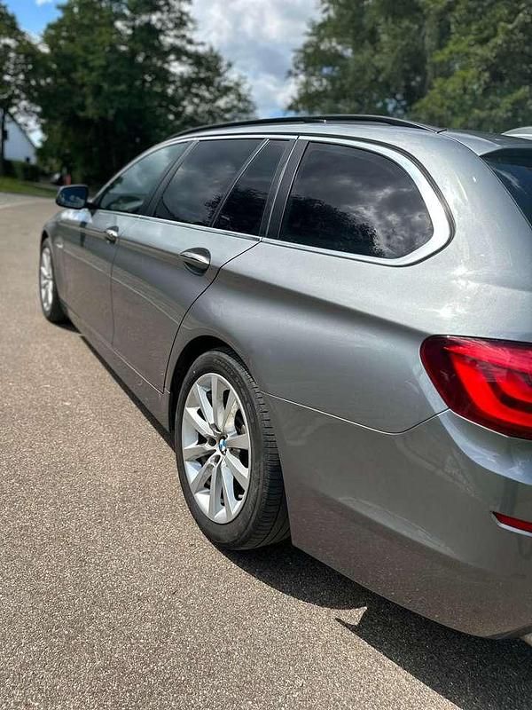 Gebraucht BMW 520 184 PS (135 kW) 2012 Grau Limousine