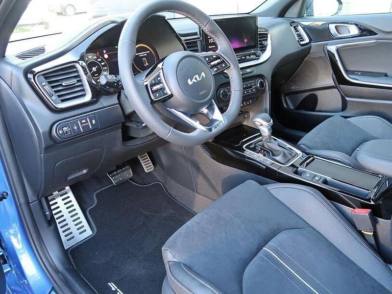 Neu Kia Ceed GT-Line 140 PS (102 kW) 2025 (b3l) blue flame m Kleinwagen