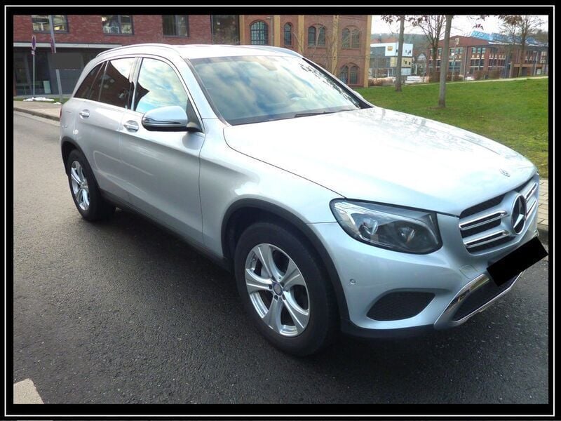 Silber metallic Gebraucht 2017 Mercedes GLC250 Exclusive SUV | 22.740 € (Fairer Preis) - Bild 1/4