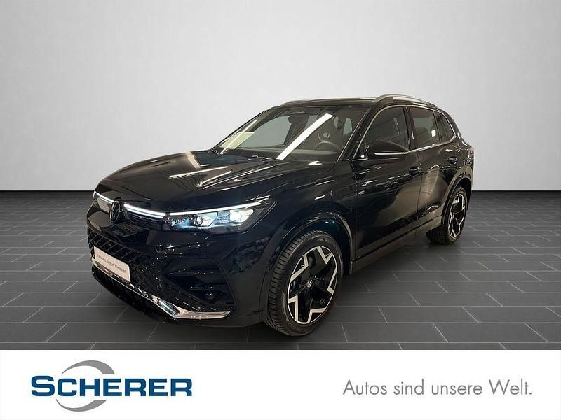 Grenadilschwarz metallic (metallic) Gebraucht 2025 VW Tiguan R-line SUV | 42.900 € (Superpreis) - Bild 1/4