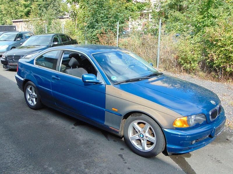 Blau Gebraucht 2002 BMW 320 Sport Line Coupé | 1.999 € - Bild 1/4